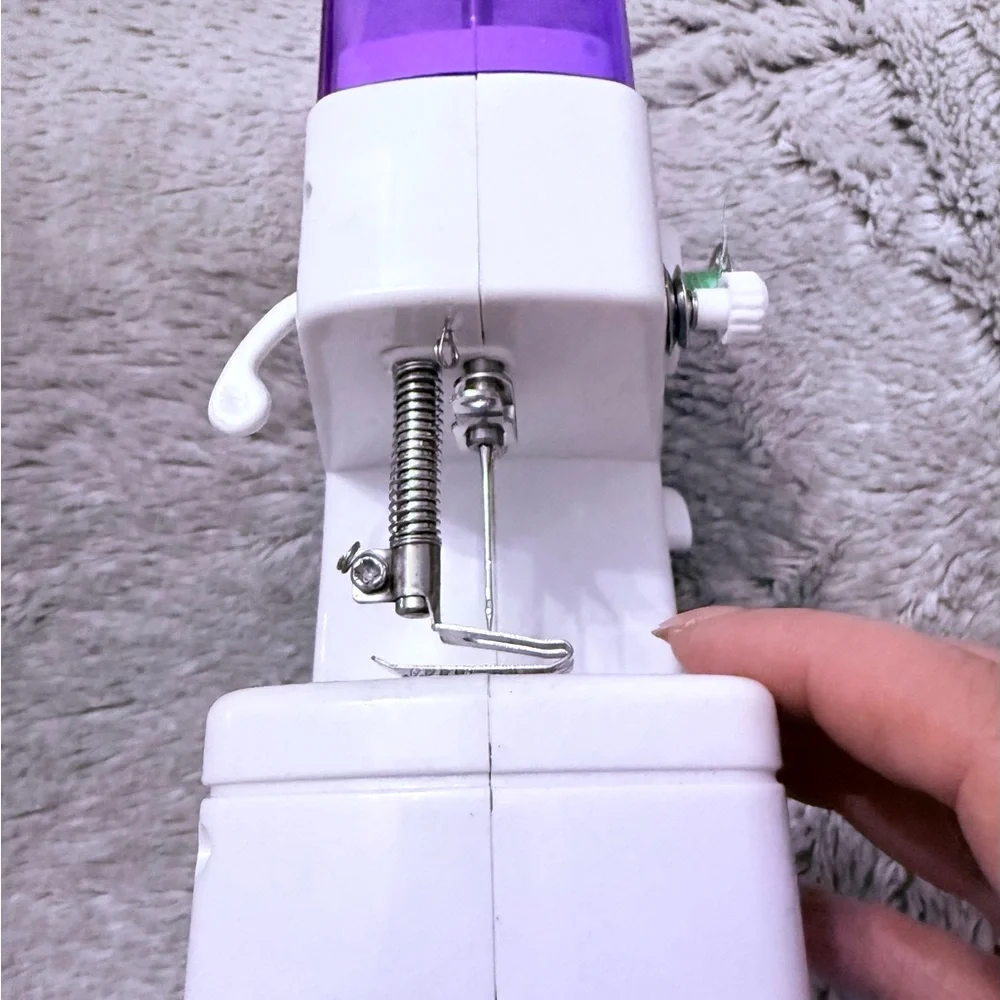 Creative mini Sewing Machine - Picture 6 of 8